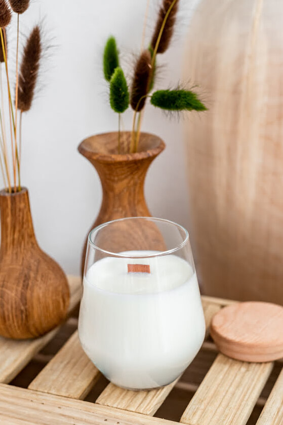 sójová svíčka s dřevěným knotem